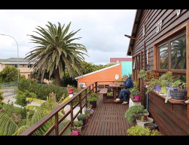 6 BEDROOM HOUSE FOR SALE IN PARADISE BEACH